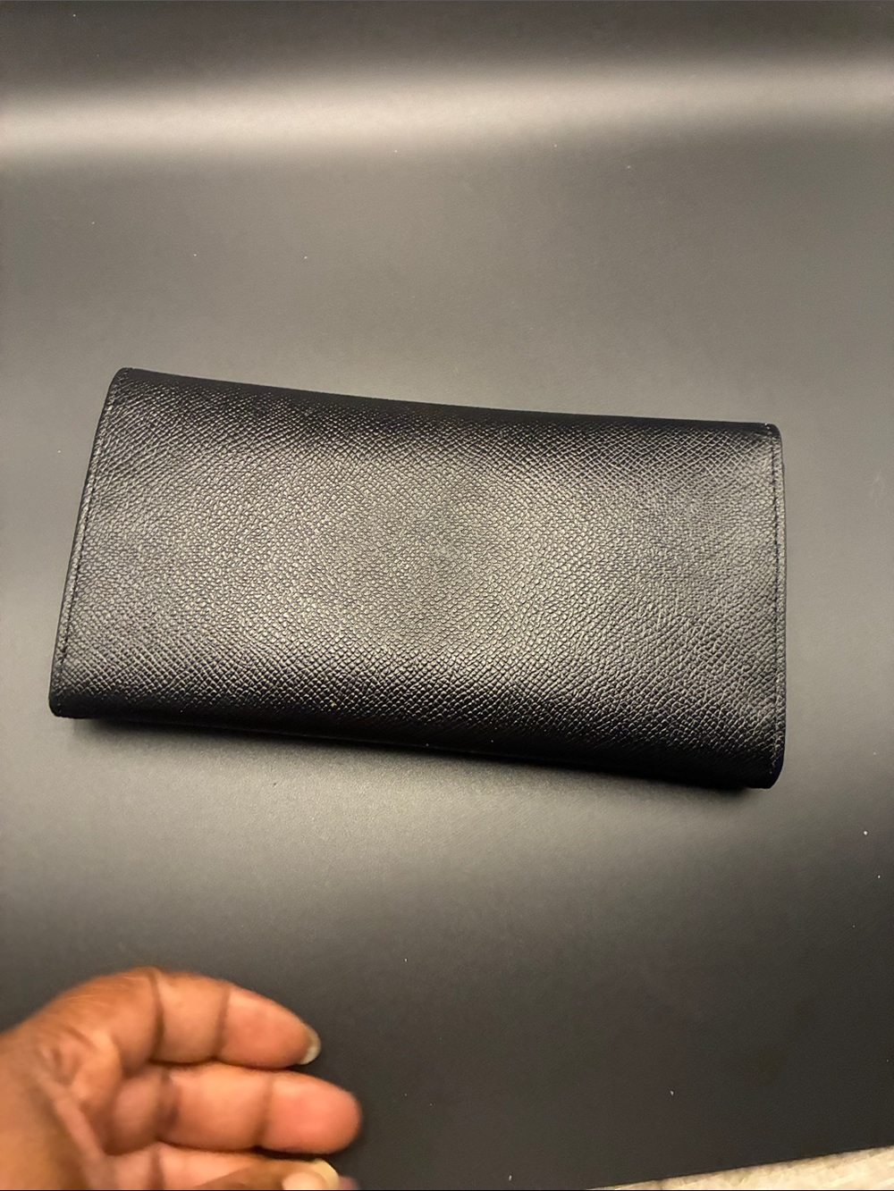 Elegant Black Continental Wallet with Gold Hardware - Picture 6 of 8